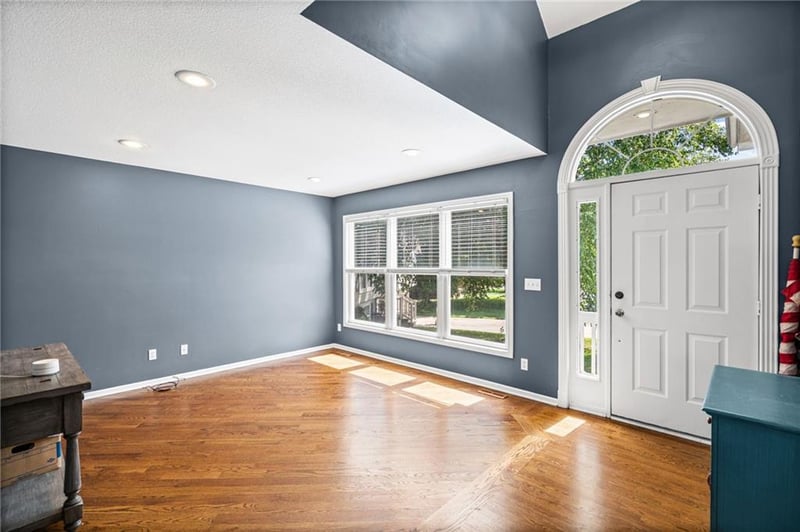 2512 NE Horseshoe Dr, Lee's Summit, MO 64086