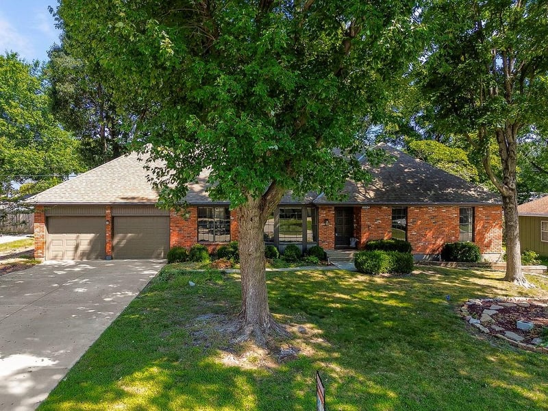 18604 E 27th St S, Independence, MO 64057