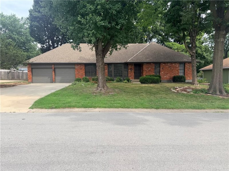 18604 E 27th St S, Independence, MO 64057