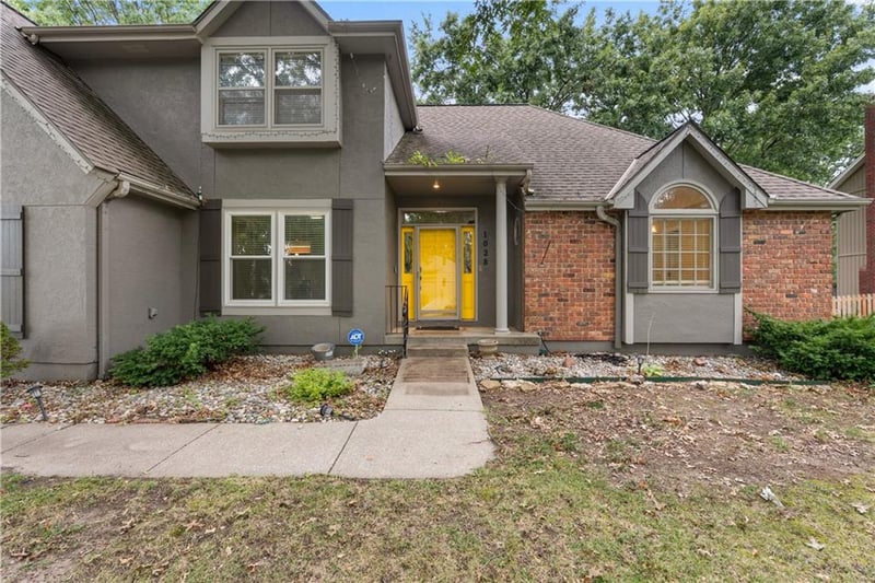 1028 SE Bordner Dr, Lee's Summit, MO 64081