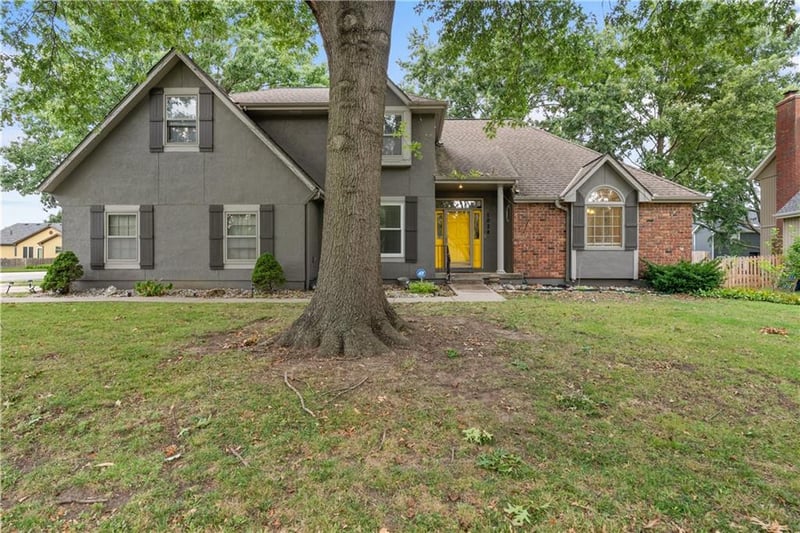 1028 SE Bordner Dr, Lee's Summit, MO 64081