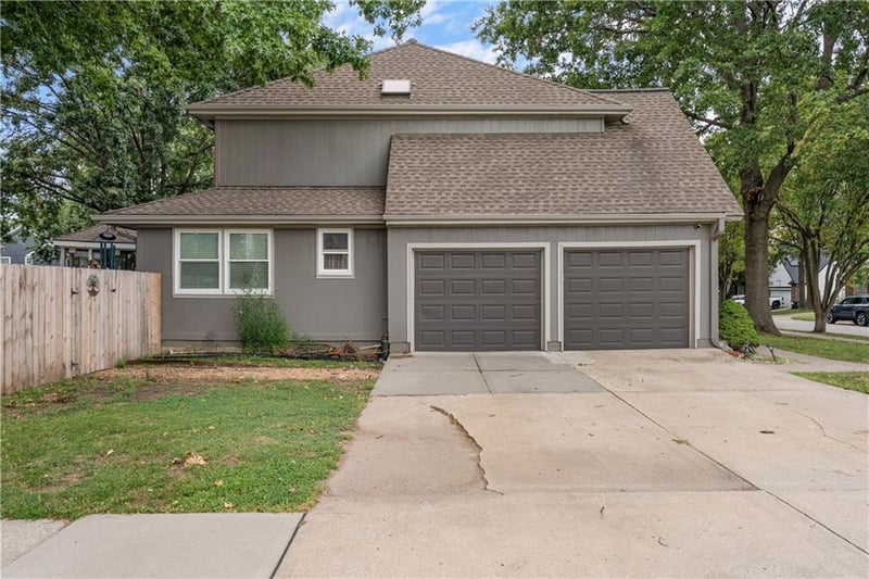 1028 SE Bordner Dr, Lee's Summit, MO 64081