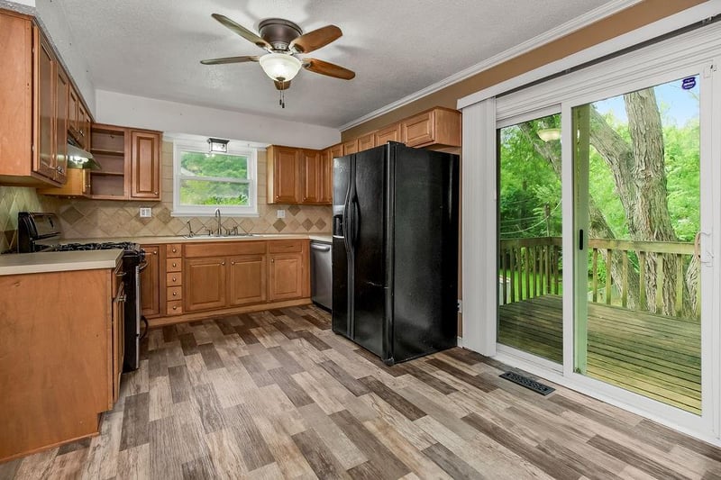 6534 NW Hamer Dr, Kansas City, MO 64118