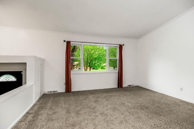 6534 NW Hamer Dr, Kansas City, MO 64118