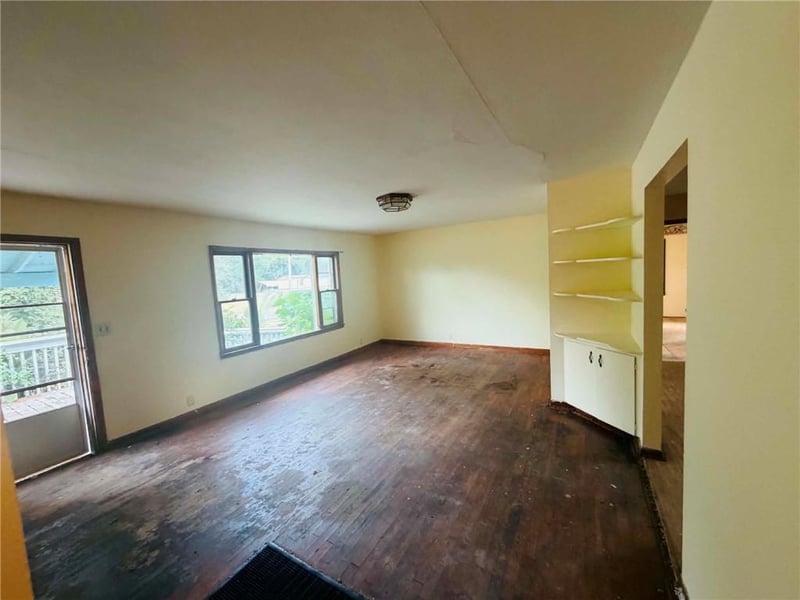 310 N 4th Ave, Columbus, KS 66725