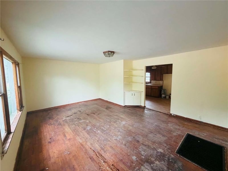 310 N 4th Ave, Columbus, KS 66725