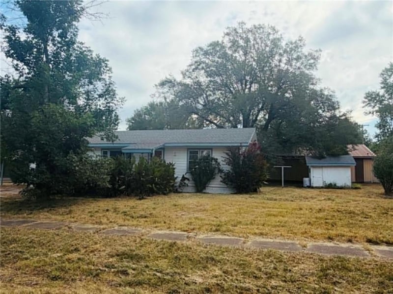 310 N 4th Ave, Columbus, KS 66725