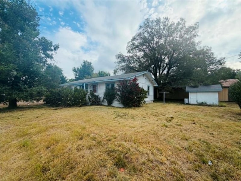310 N 4th Ave, Columbus, KS 66725