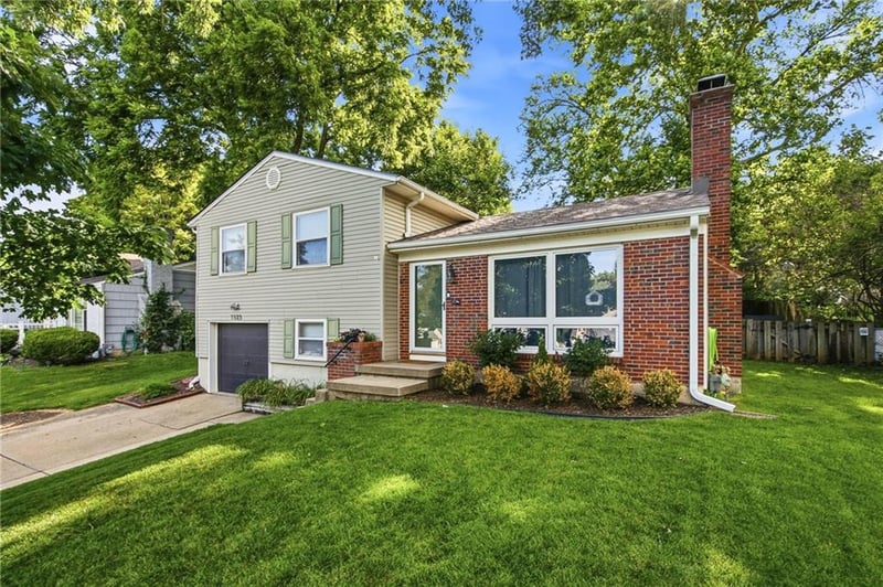 7523 Falmouth St, Prairie Village, KS 66208