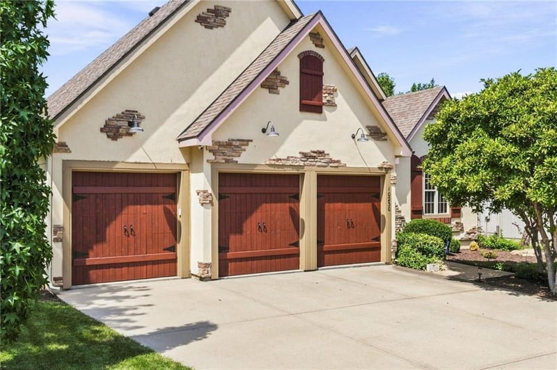 10230 Marion St, Lenexa, KS 66220