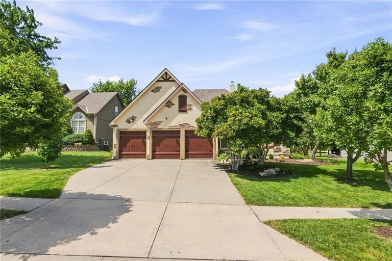 10230 Marion St, Lenexa, KS 66220