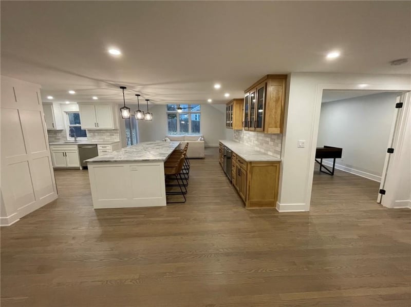 2905 W 73rd St, Prairie Village, KS 66208