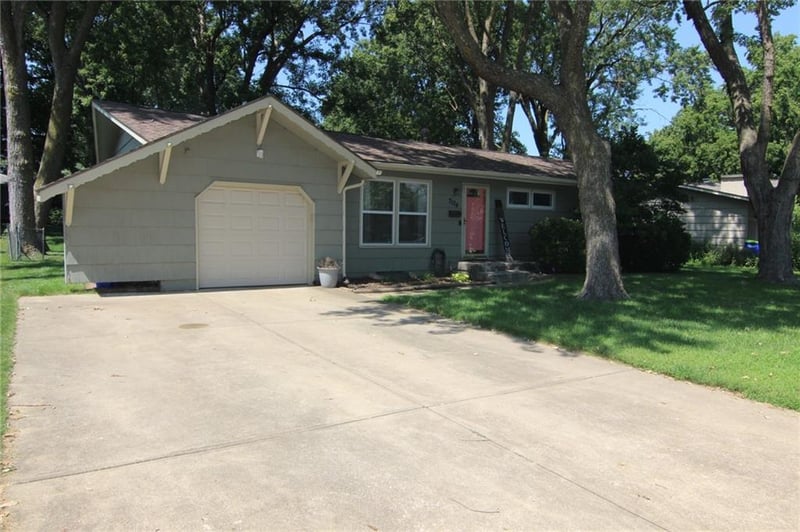 7104 Melrose Ln, Shawnee, KS 66203