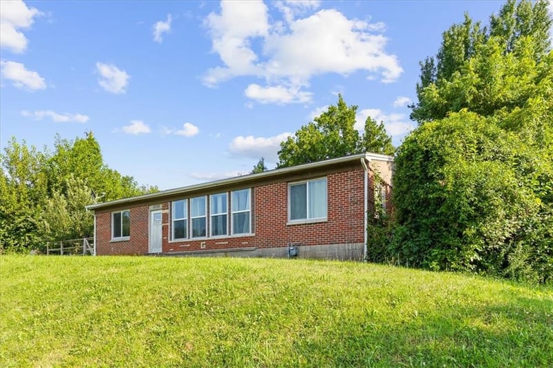 5729 Parallel Pw, Kansas City, KS 66104