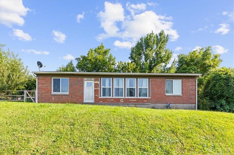 5729 Parallel Pw, Kansas City, KS 66104