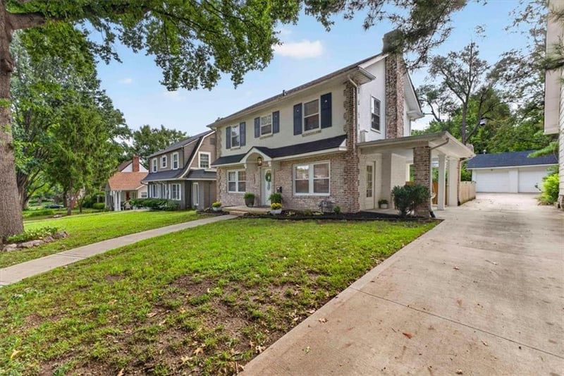 5737 Cherry St, Kansas City, MO 64110