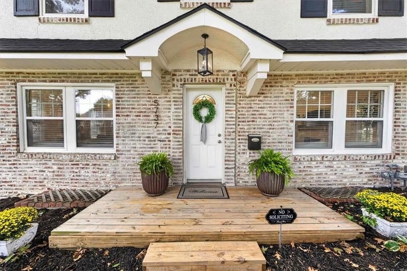 5737 Cherry St, Kansas City, MO 64110