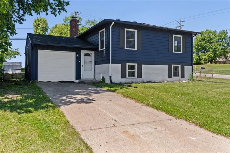 914 N Arrowhead Dr, Independence, MO 64056