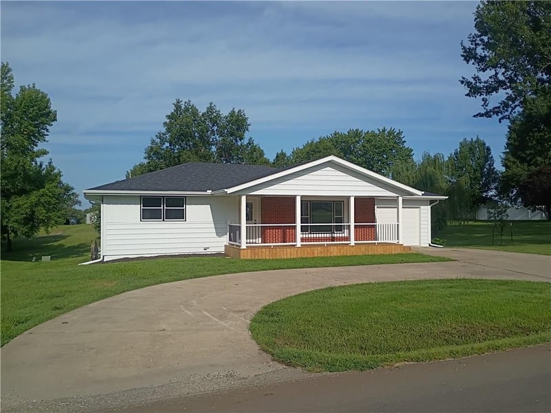 1013 N Alanthus Ave, Stanberry, MO 64489