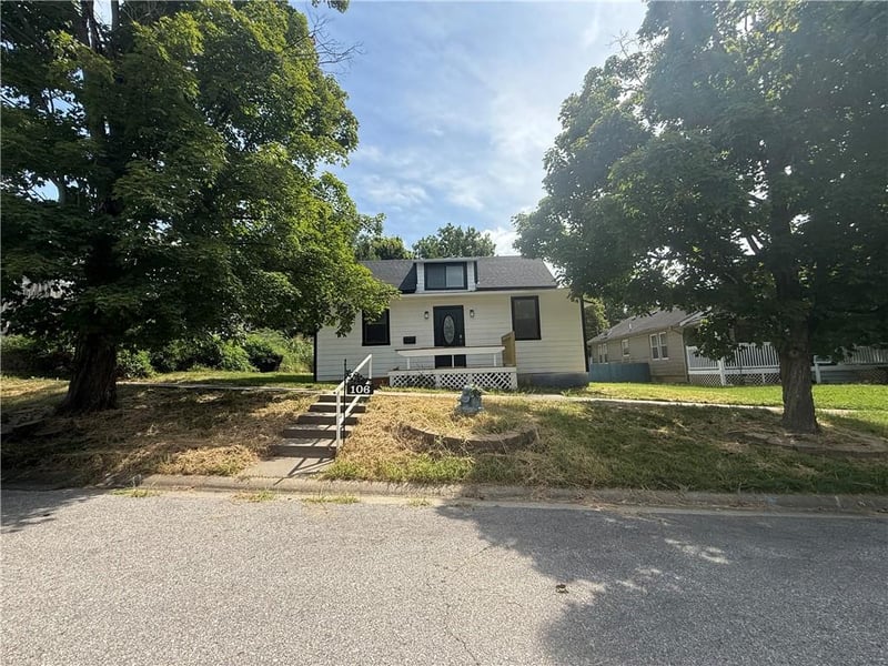 106 S Jeffreys St, Pleasant Hill, MO 64080