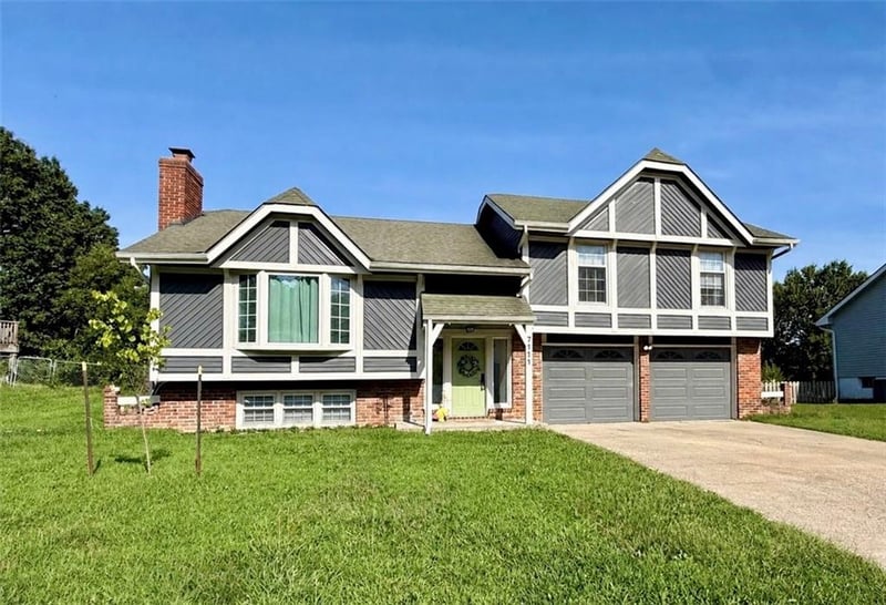 7111 Michael Ln, Pleasant Valley, MO 64068