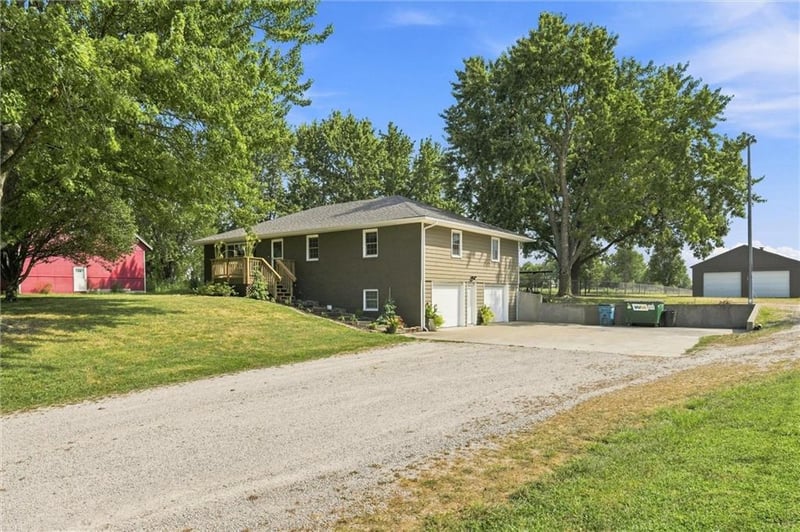 23265 W 287th St, Paola, KS 66071
