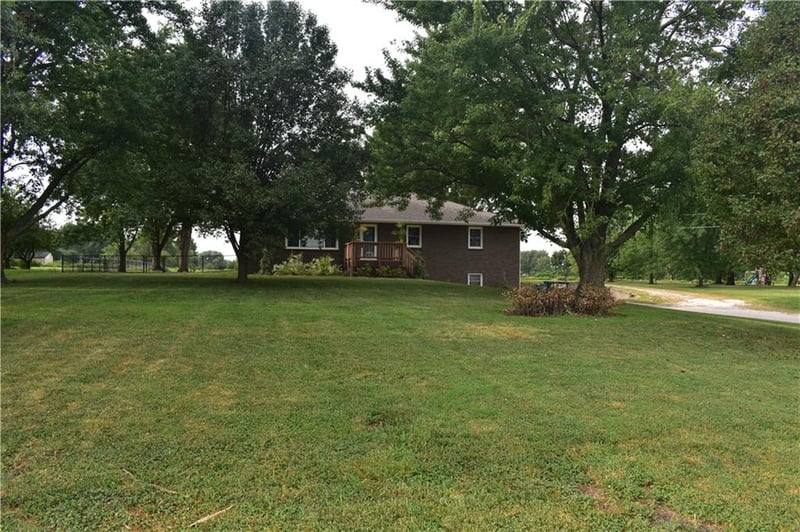 23265 W 287th St, Paola, KS 66071