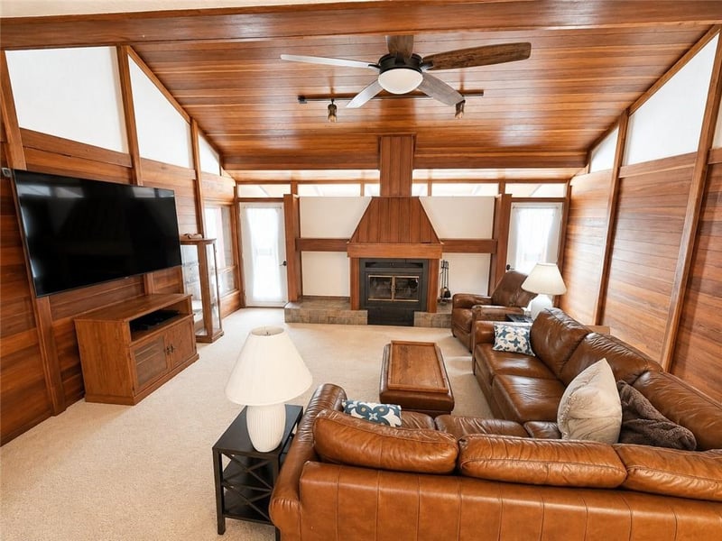 4214 Belmont Cir, St Joseph, MO 64506