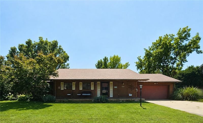 4214 Belmont Cir, St Joseph, MO 64506