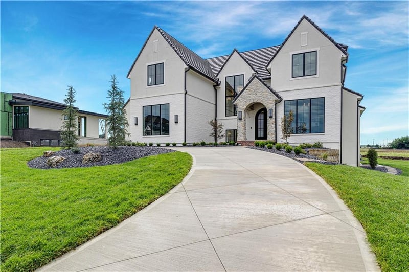 12111 W 173rd Ter, Overland Park, KS 66221