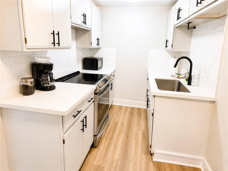 409 E Armour Blvd, Kansas City, MO 64109