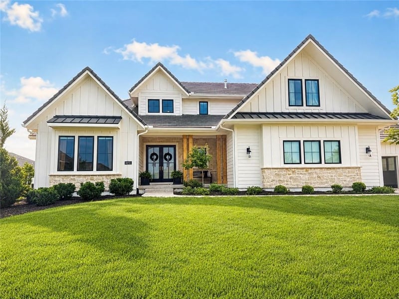 10711 W 173rd Ter, Overland Park, KS 66221
