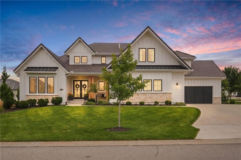 10711 W West 173rd Ter, Overland Park, KS 66221