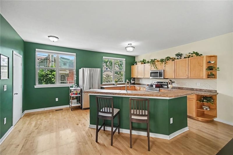 4561 Madison Ave, Kansas City, MO 64111
