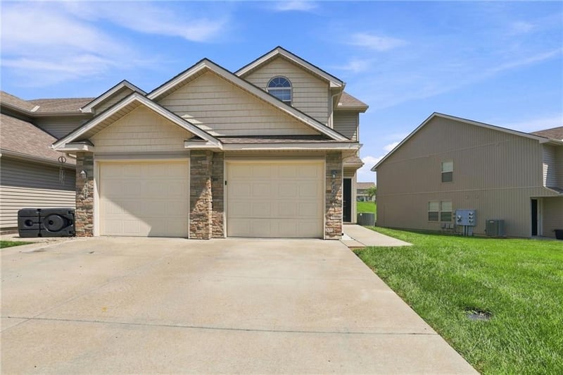 8329 N Spruce Ave, Kansas City, MO 64119