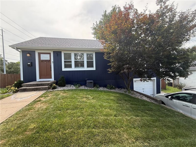 401 71st St, Kansas City, MO 64118