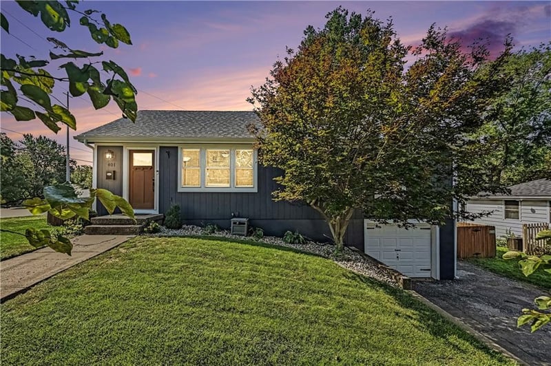 401 NW 71st St, Kansas City, MO 64118