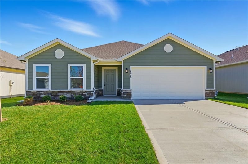 882 N Pear St, Gardner, KS 66030