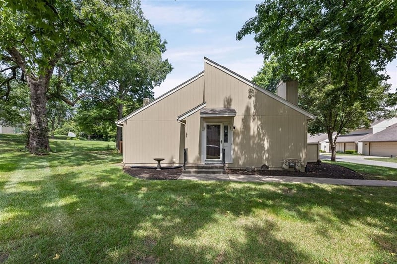12218 Holmes Ln, Kansas City, MO 64146