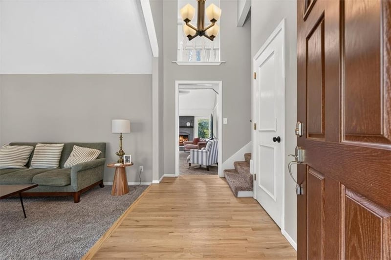 9033 Greenway Ln, Lenexa, KS 66215