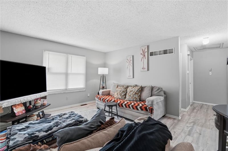 2801 Englewood Ter, Independence, MO 64052
