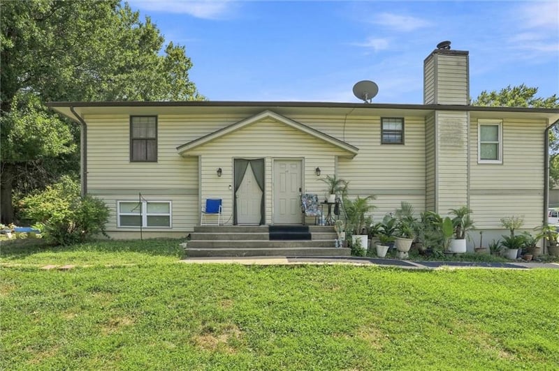 2801 Englewood Ter, Independence, MO 64052