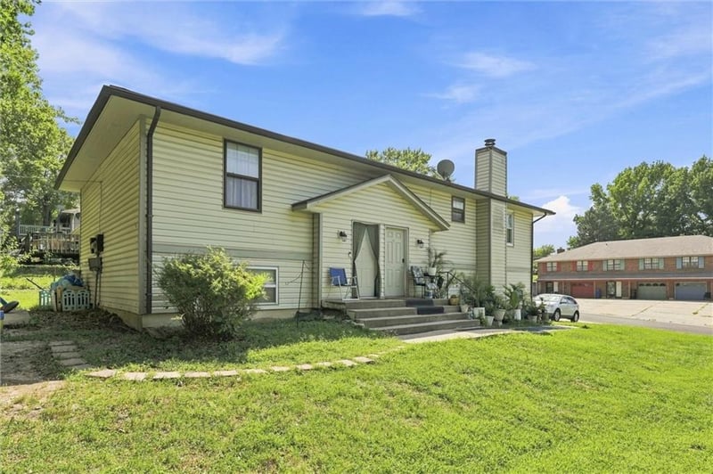 2801 Englewood Ter, Independence, MO 64052