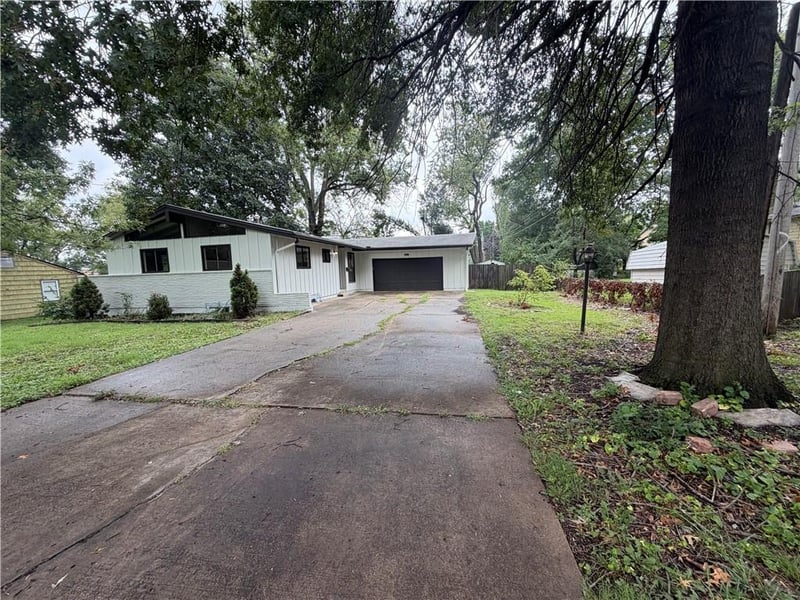 8427 Marsh Ave, Raytown, MO 64138