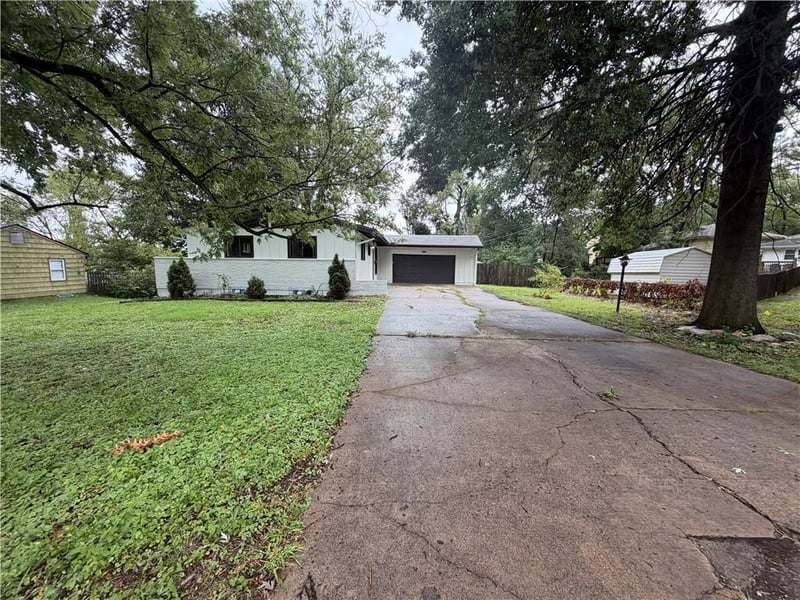 8427 Marsh Ave, Raytown, MO 64138