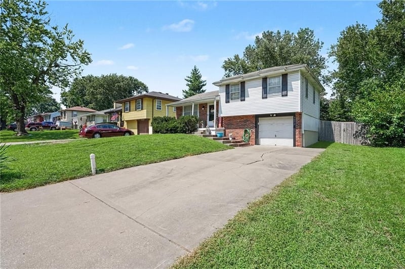 5052 NE 56th Pl, Kansas City, MO 64119