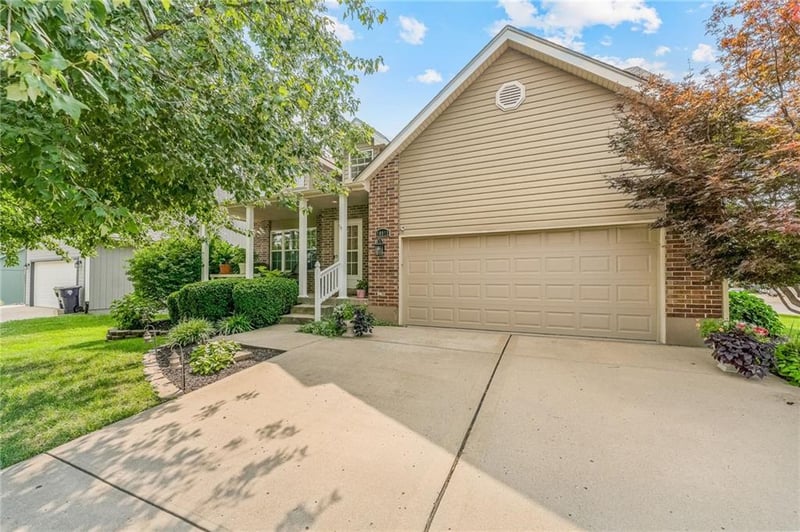 10912 N Wallace Ave, Kansas City, MO 64157