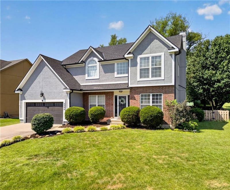 5304 Payne St, Shawnee, KS 66226