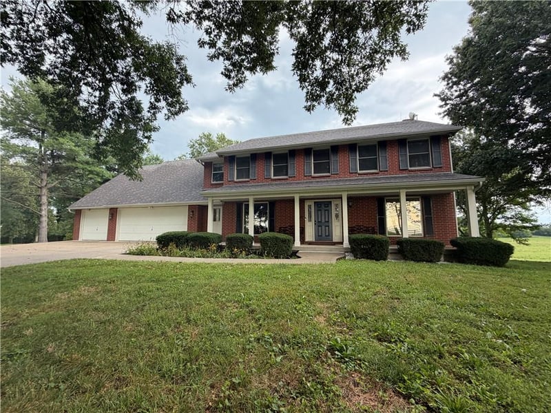 10423 Ridgeview Ave, Liberty, MO 64068