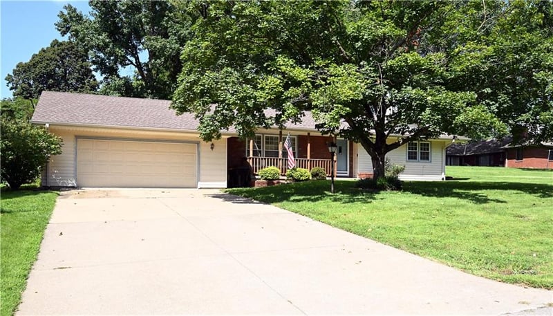1203 W Price Ave, Savannah, MO 64485